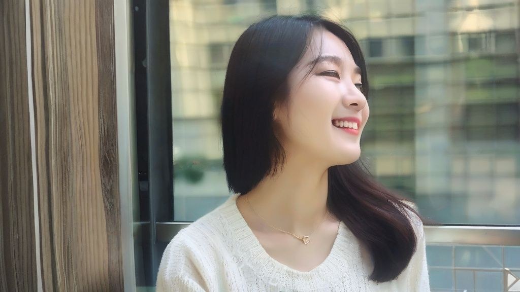 한국 정부청사 건물이 푸른 하늘을 배경으로 위엄있게 서 있는 모습